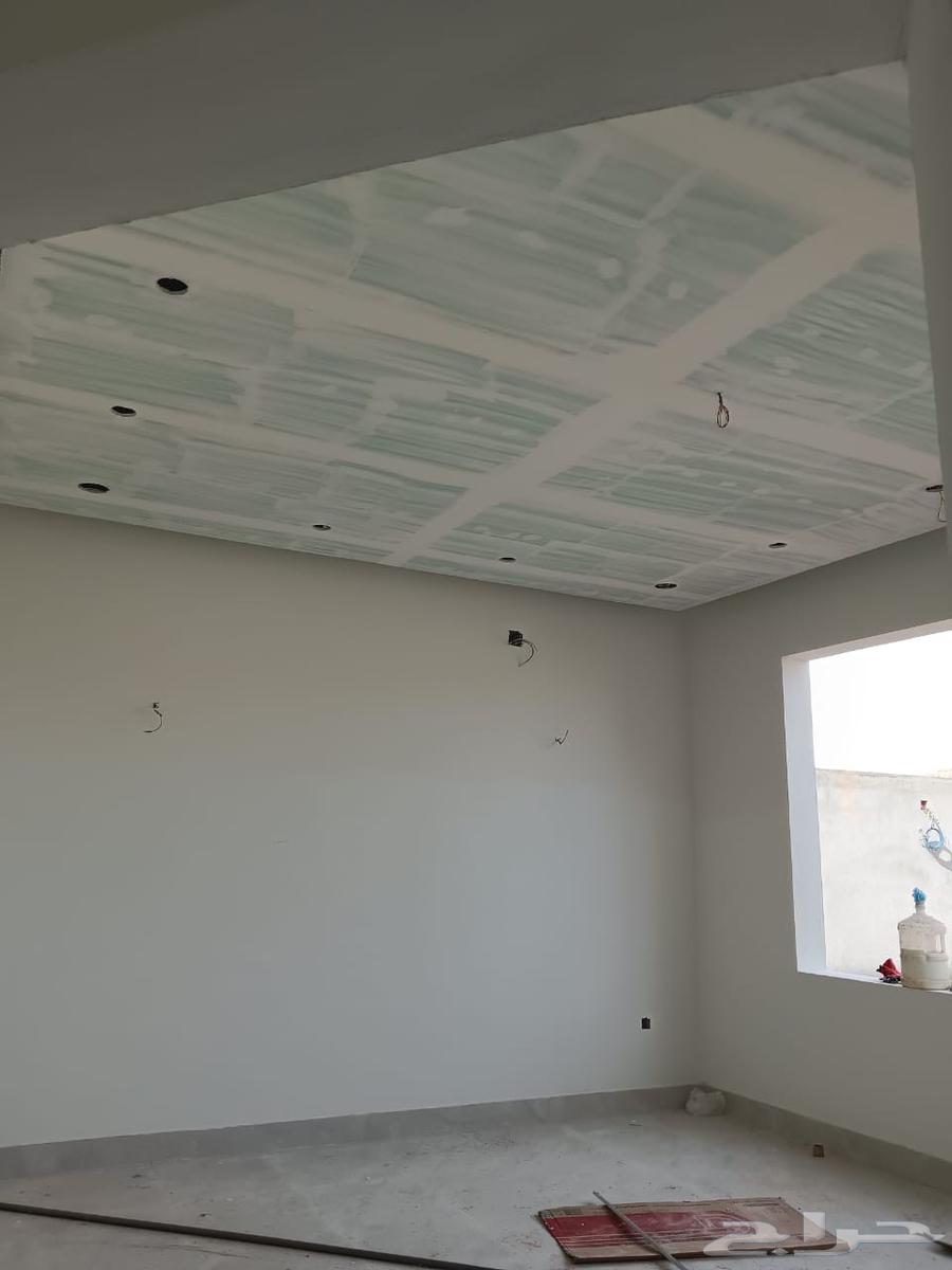 معلم ديكورالدهانات بويا الباكستاني في منطقة حاىل سعوديه.64260667368578112