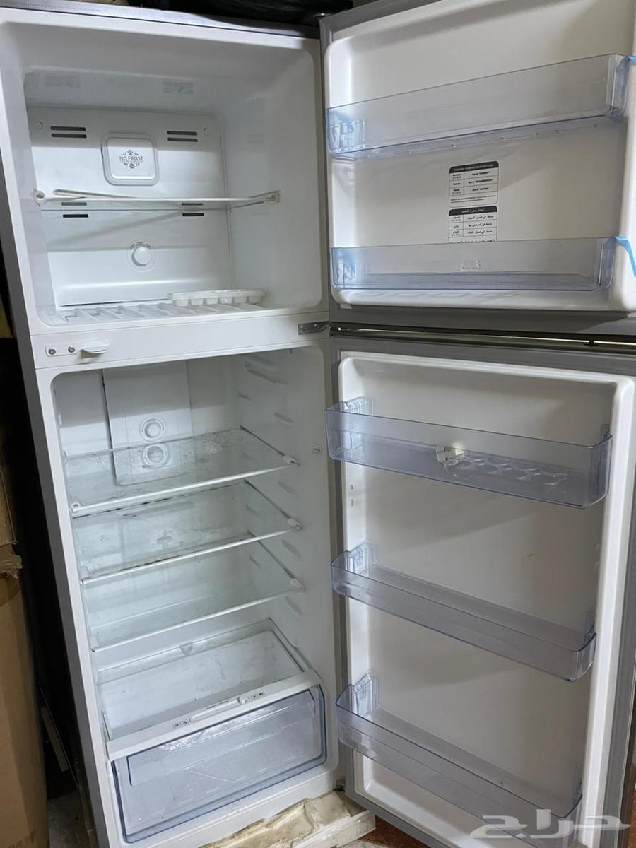 A really nice new big fridge and a new screen, I swear64542260643971114