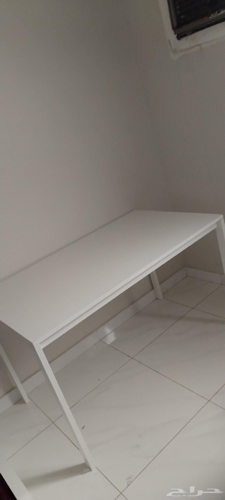 طاولة ايكيا أبيض أستخدام بسيط جدا64407572748673110