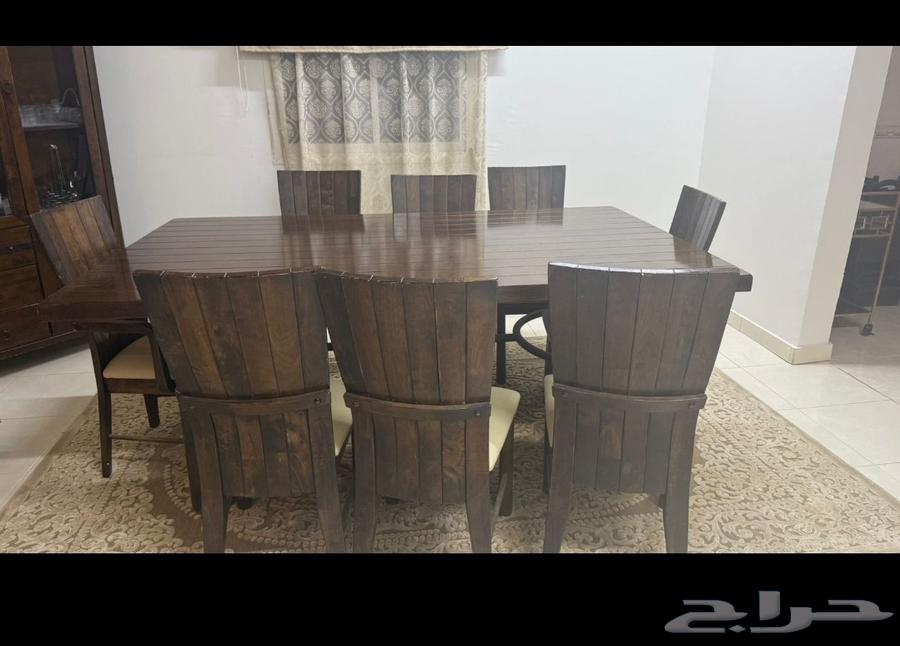 غرفة طعام مكونه من طاوله و8 كراسي وبوفيه وادراج مع مرايه64410782971650111