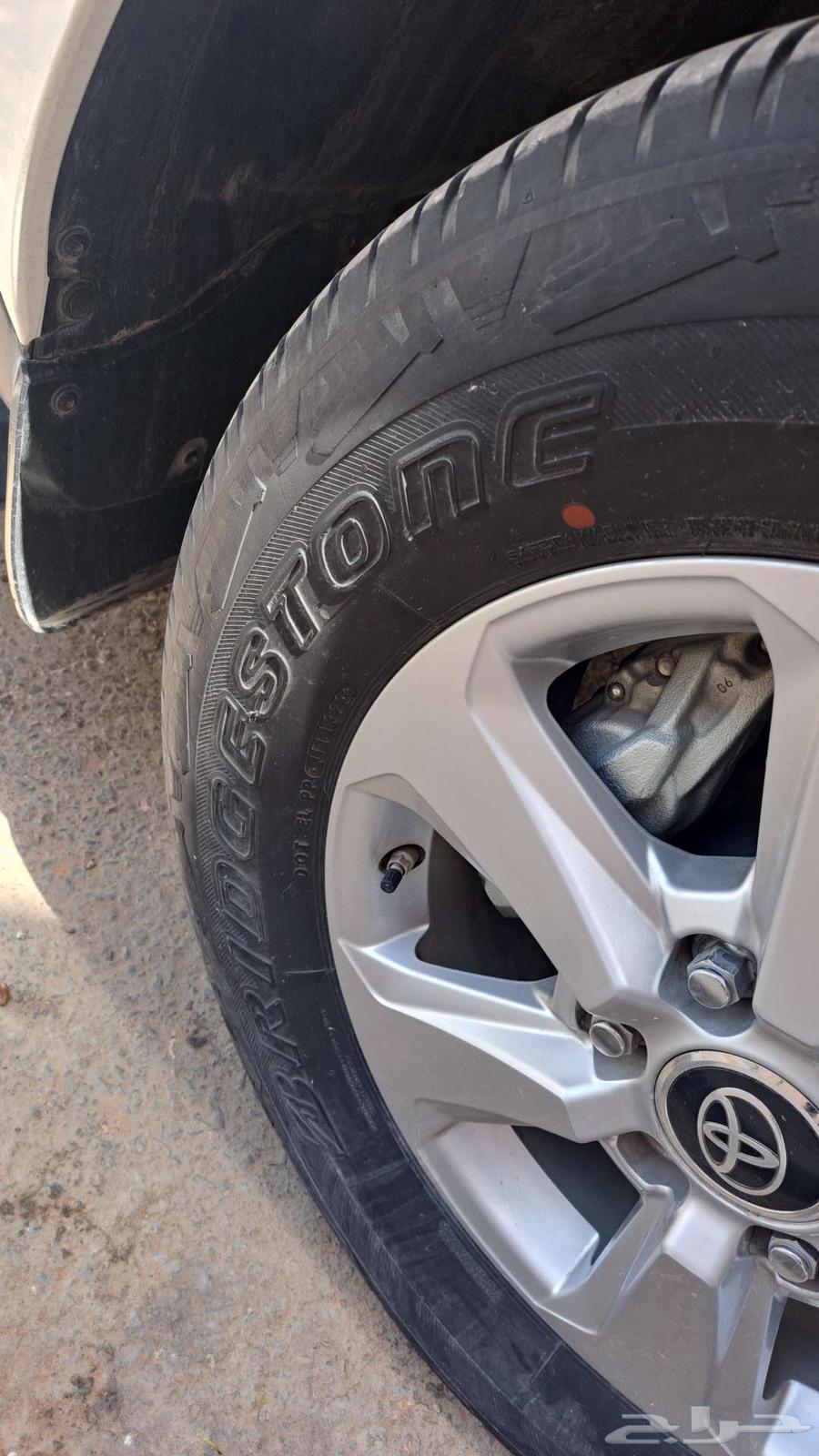 جنوط مع كفراتها برجستون مقاس 18وكالة تويوتا لاندكروزر 202364563674560898113