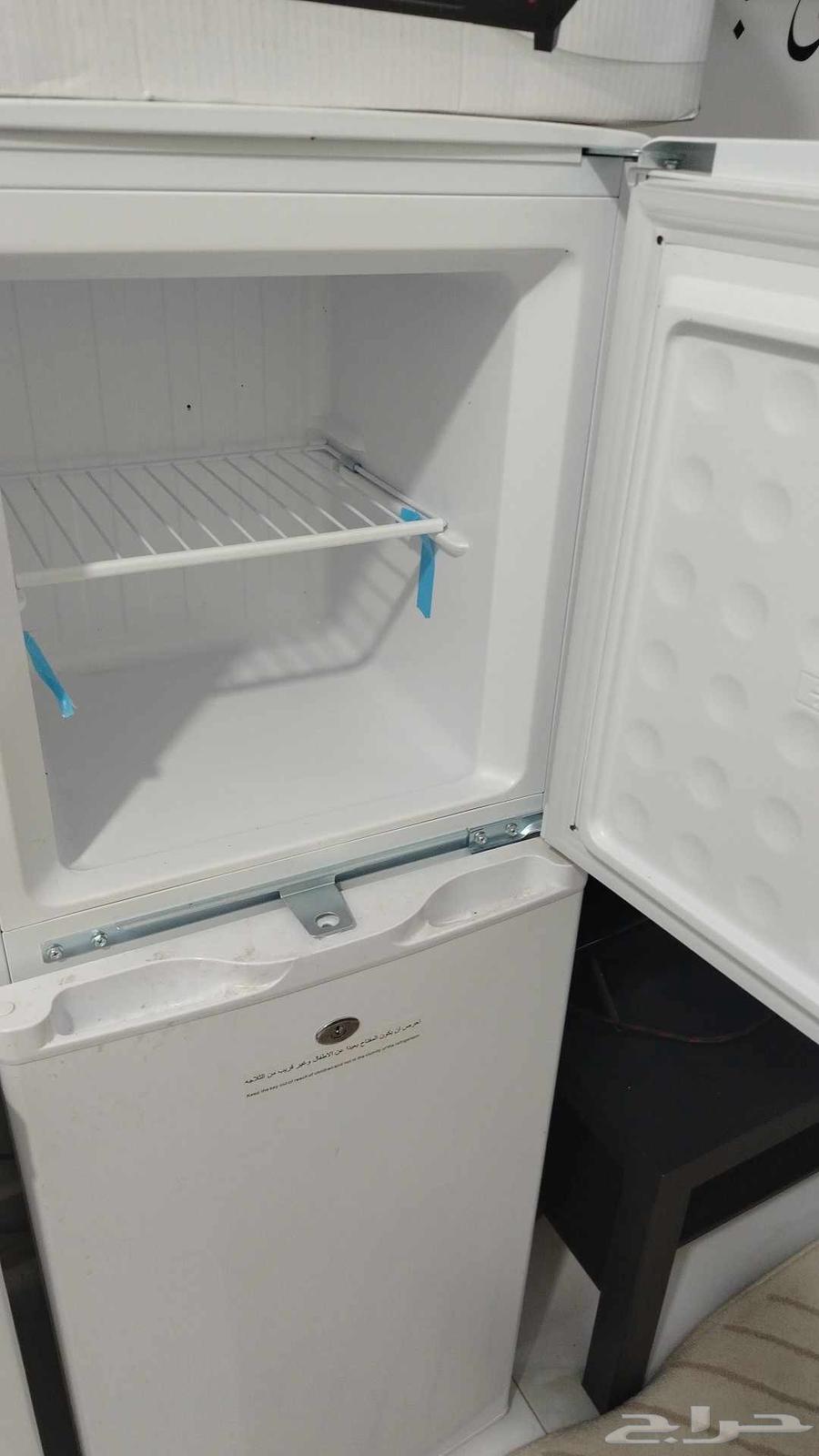 93-liter small refrigerator with freezer... used for 5 months. with warranty64409366837505111