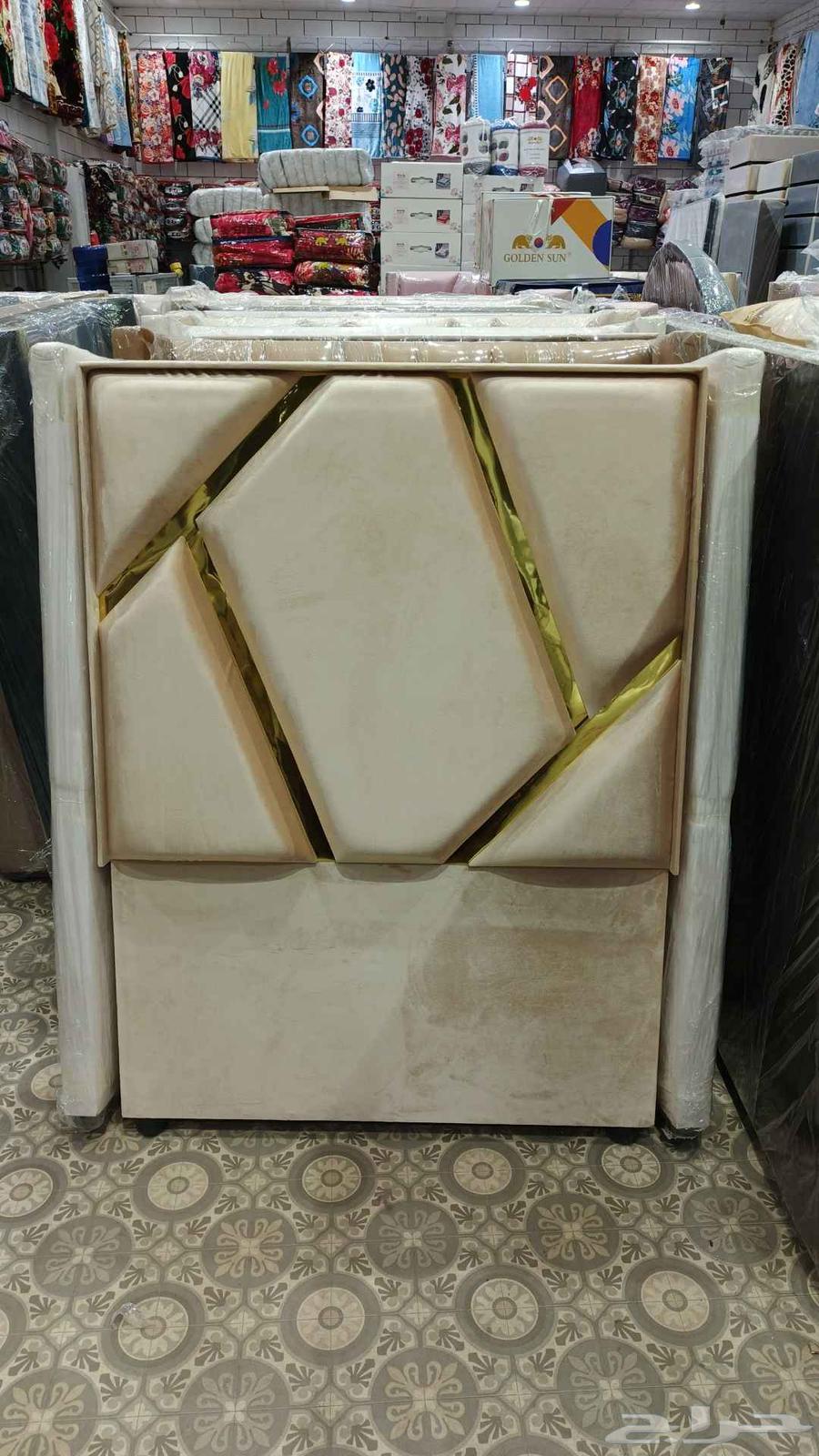 Beds and Mattresses64405097589379110