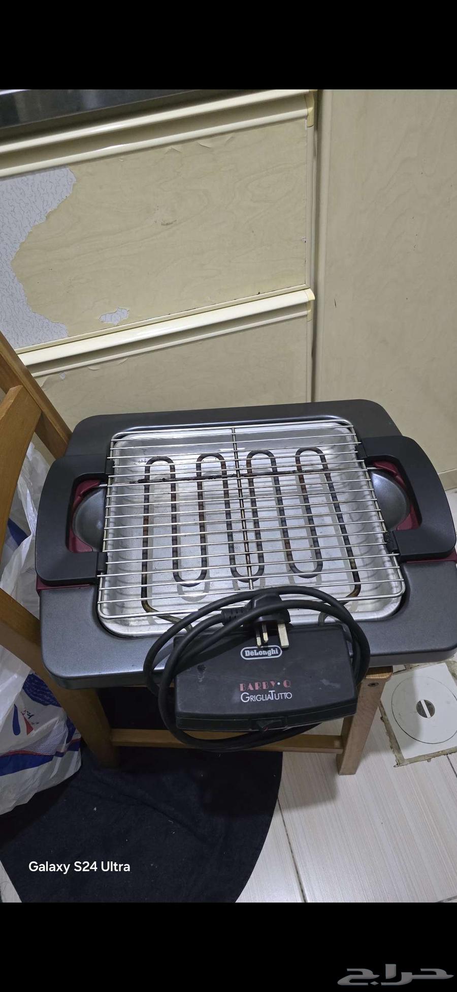 Sofa 100 SAR, mirrors 50 SAR, new TV stand 30 SAR64409685217155113