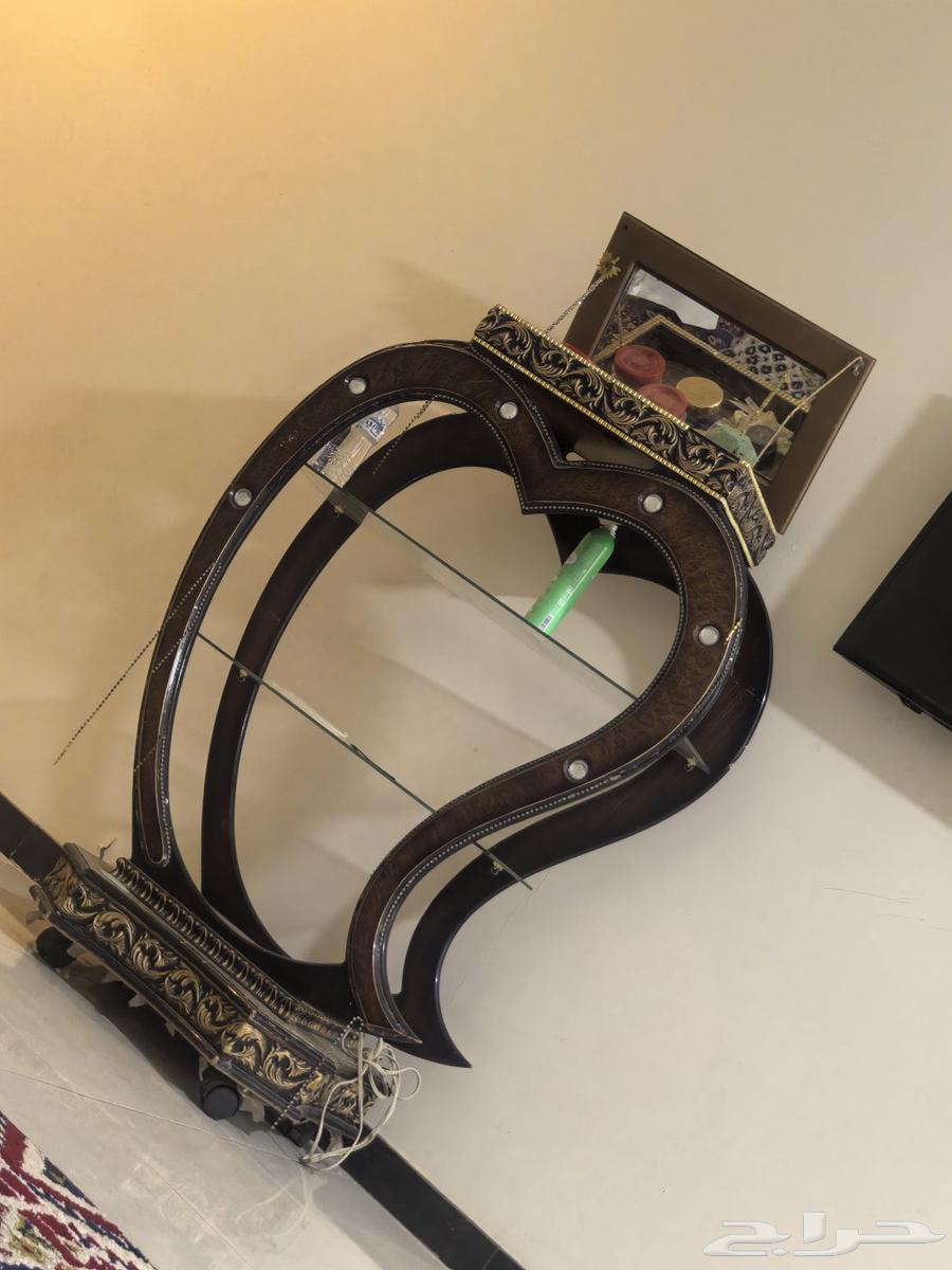 للبيع دولاب ملكة وفيها لمبه إضاءة تحت64407489370115110