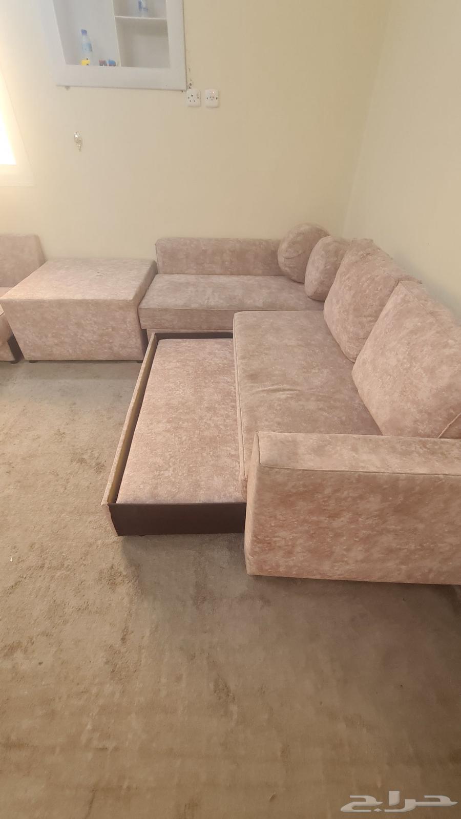 Sofa for sale in good condition for 100 riyals, Al-Badrani pattern, urgent64406611776899110