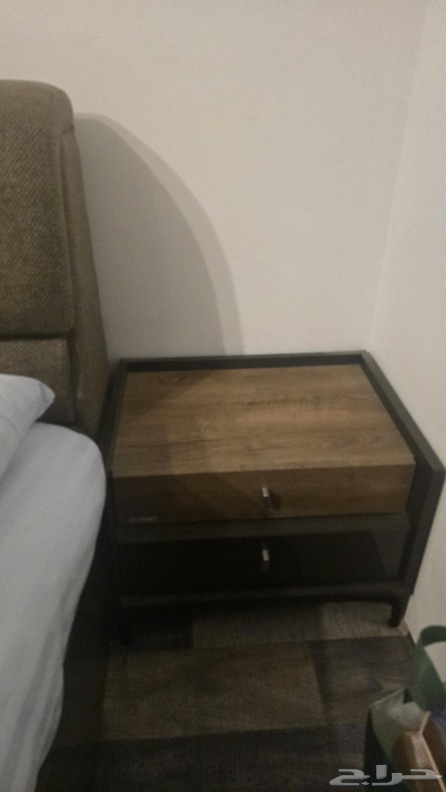 للبيع سرير تركي مقاس 190 200 بالمرتبه مع عدد 2 كومودينو64407391480194111