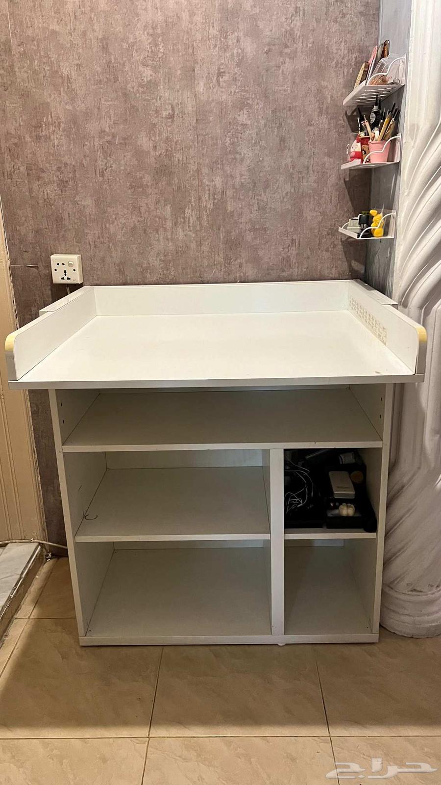 مكتب   وحدة تخزين من ايكيا بحالة ممتازة قاعدة المكتب متحركة64408020929537110