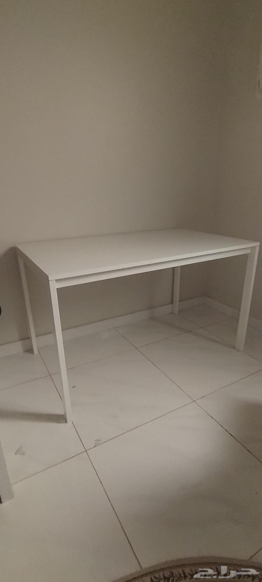 طاولة ايكيا أبيض أستخدام بسيط جدا64407572748673112