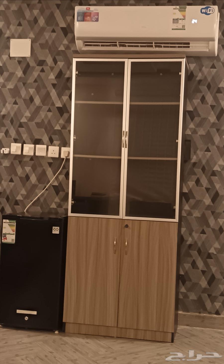 Office desk, drawers, and closet, almost new, used for one month64408385949570112