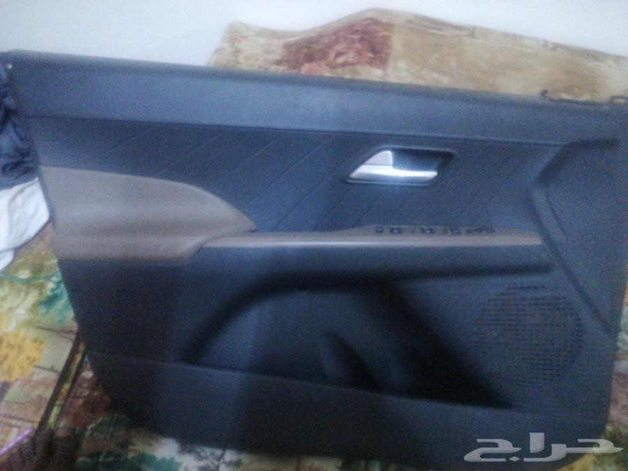 Clean left accent door decor with contents64563991969155111