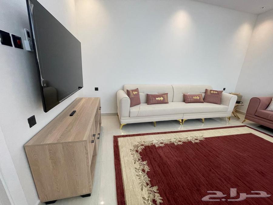 Luxurious sofa accommodating more than 6 people64408961655811112