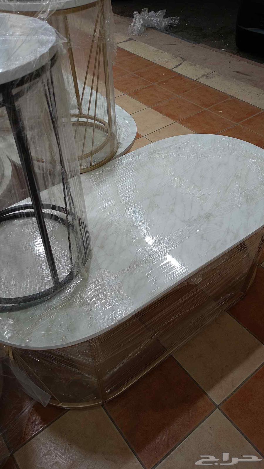 طاولة ضيوف بحديد لونه ذهبي 5 قطع64411581050626110