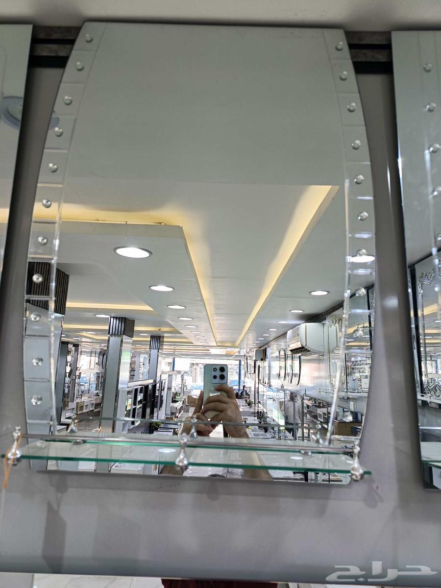 تشكيلة كبيرة من مرايا عادية مع رفوف واشكال متعددة64410494747138114