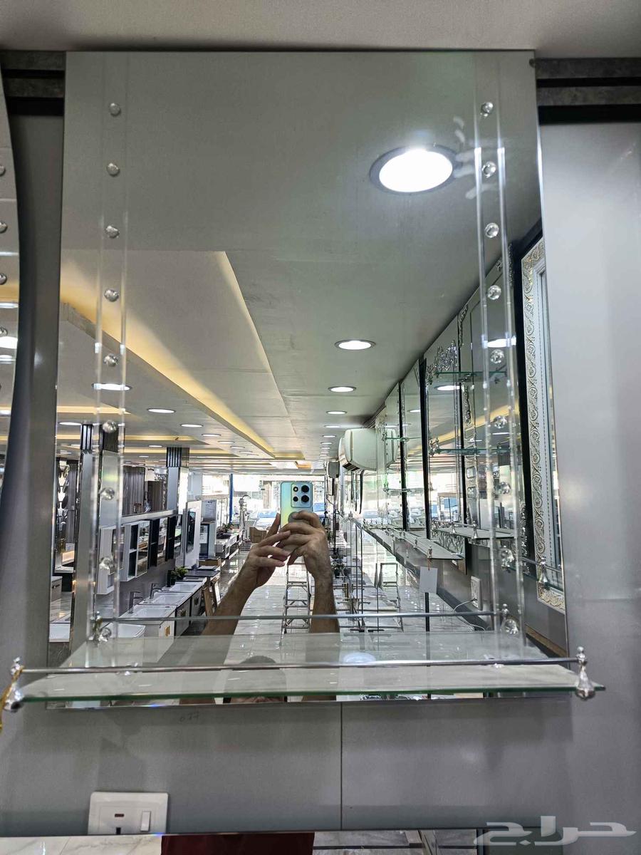 تشكيلة كبيرة من مرايا عادية مع رفوف واشكال متعددة64410494747138113