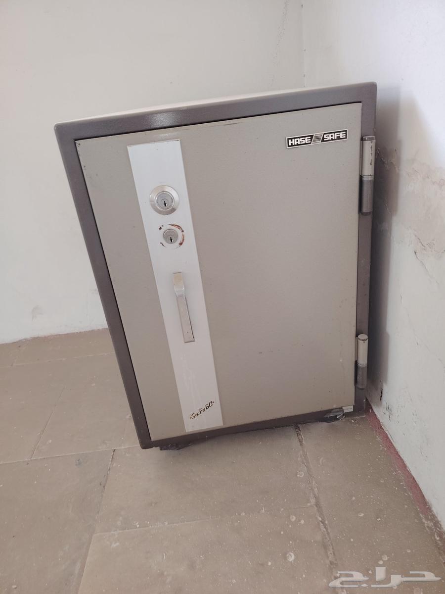 خزنه حديد للبيع وزنها فوق 50كيلو64405846950403110