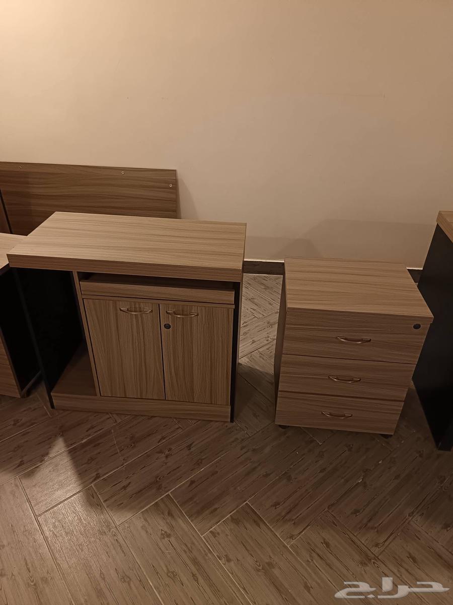 Office desk, drawers, and closet, almost new, used for one month64408385949570111