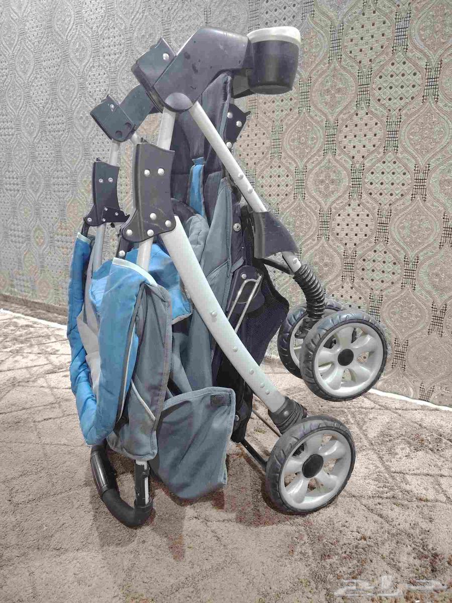 عربة أطفال شبه جديدة نظيفة جدا وقوية. فصال قليل64405167300098110