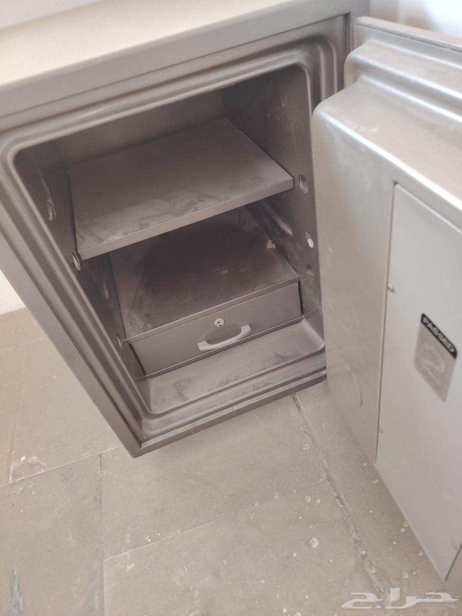 خزنه حديد للبيع وزنها فوق 50كيلو64405846950403114