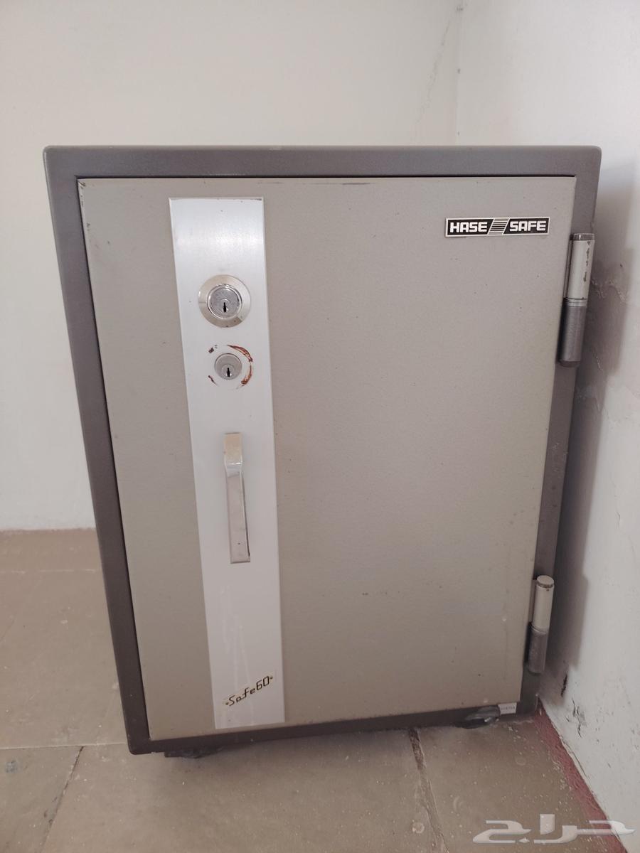 خزنه حديد للبيع وزنها فوق 50كيلو64405846950403111