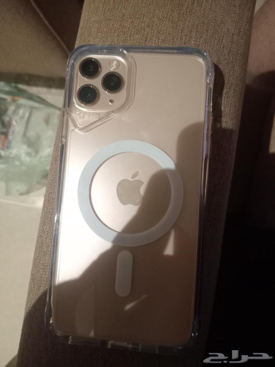 ايفون 11 برو ماكس ذهبي 256 نظيف ع الشرط ولم يدخل صيانه ابد64405583015553110