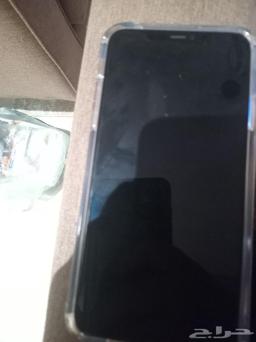 ايفون 11 برو ماكس ذهبي 256 نظيف ع الشرط ولم يدخل صيانه ابد64405583015553111