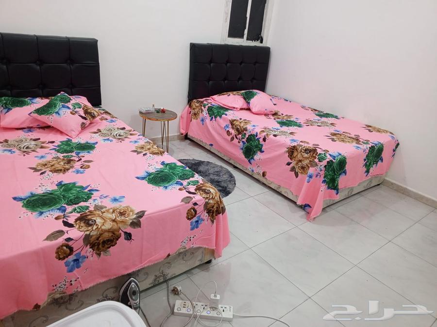 سريرين مع المراتب بحالة جيدة جدا للبيع السعر 600 ريال فقط64408989380610111