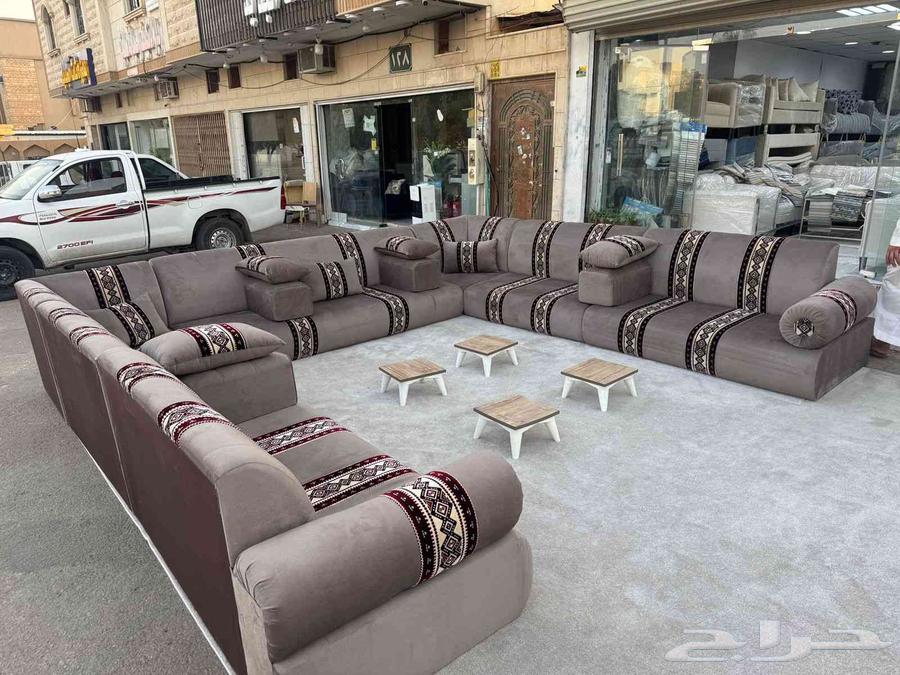 مجلس ارضي شبه الجديد64410737605634110