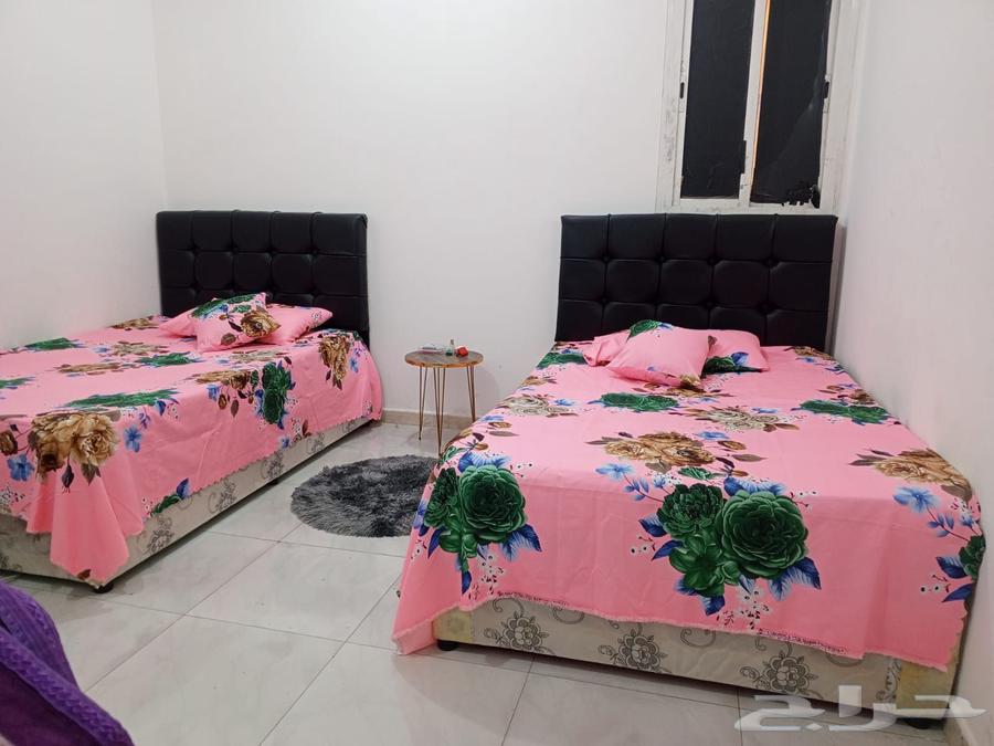 سريرين مع المراتب بحالة جيدة جدا للبيع السعر 600 ريال فقط64408989380610110