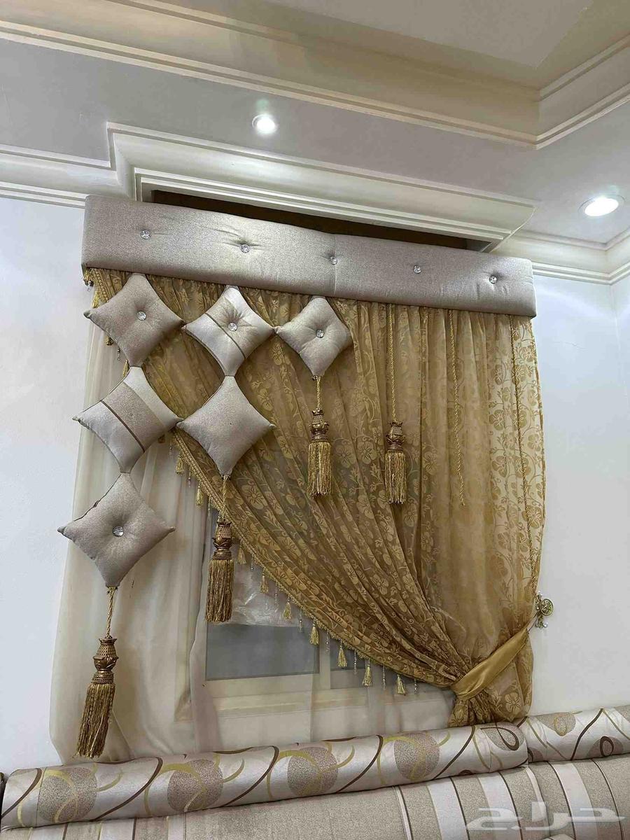 Sofa with side tables64405956858369111