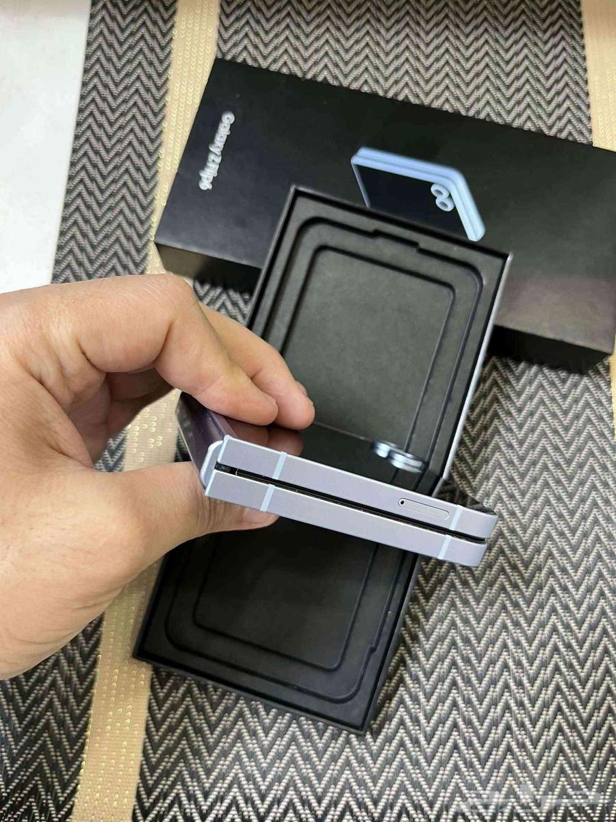 زد فليب 6 ازرق 512 كامل اغراضه خدوش بسيطه جدا استخدام خفيف64405569137922112