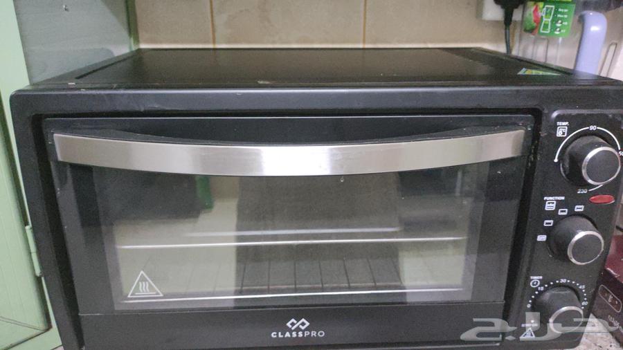 Good working gas oven, top and bottom elements work, missing glass, good electric vacuum cleaner64405956902147110