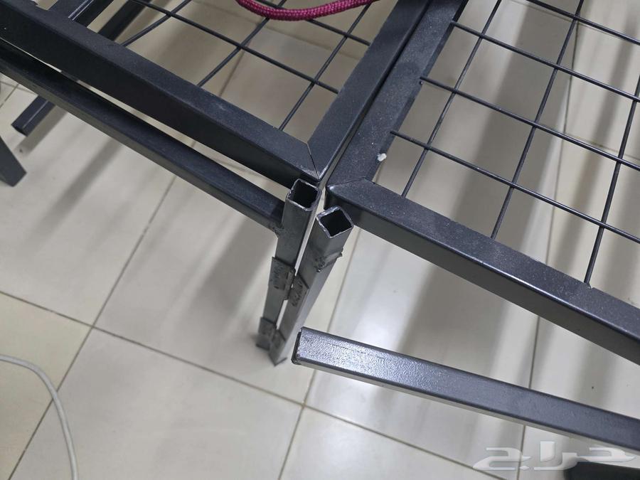 A broken iron bed, some parts need welding for whoever needs it64410723510275113