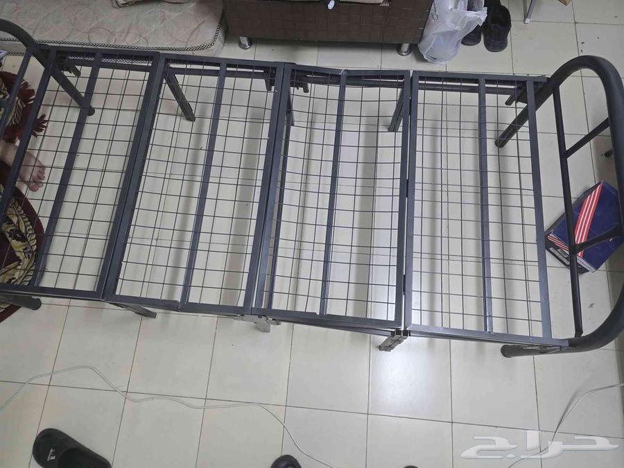 A broken iron bed, some parts need welding for whoever needs it64410723510275110