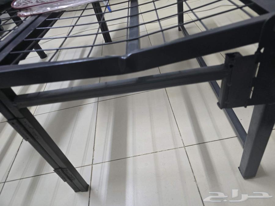 A broken iron bed, some parts need welding for whoever needs it64410723510275111