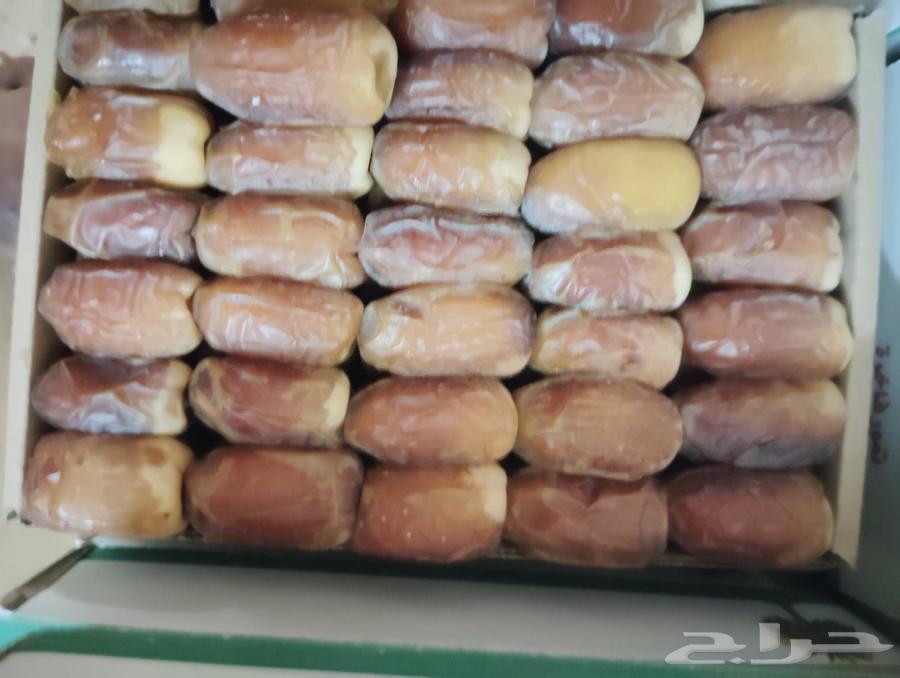 Saqi dates for sale, one and a half kilo box, price is ten riyals64407015522561112
