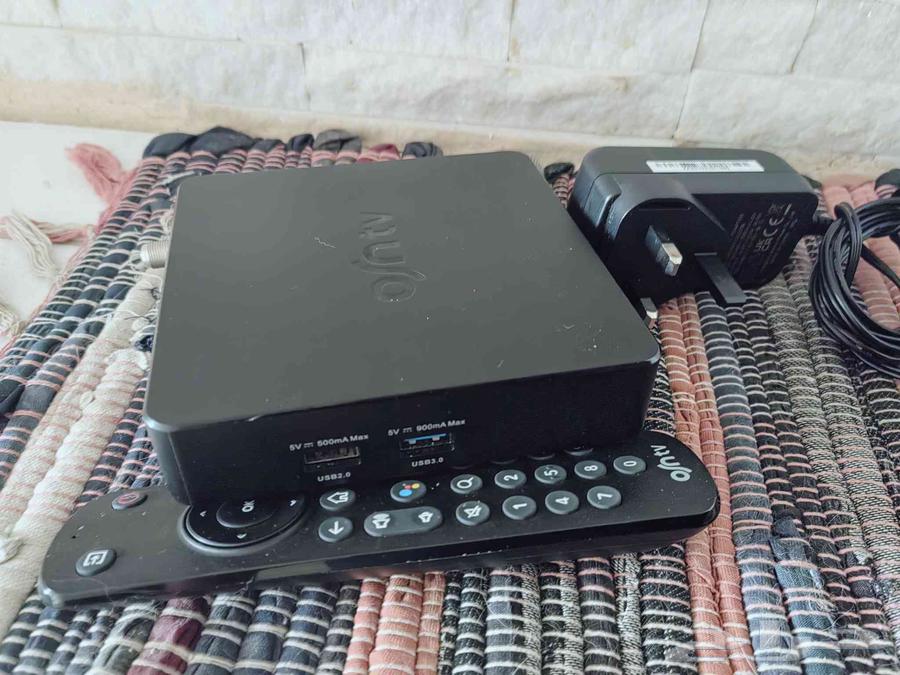 For sale OSN TV receiver without subscription, almost new with all accessories64409505453441111