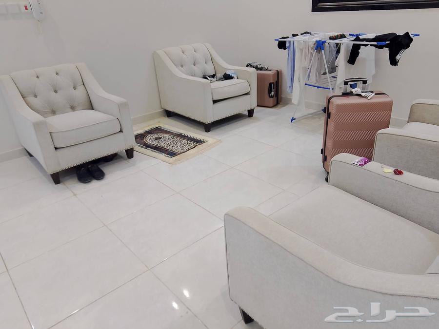 طقم جلوس فاخر أربعة كراسي فاخرة استعمال شهر فقط 400ريال64406681794819111