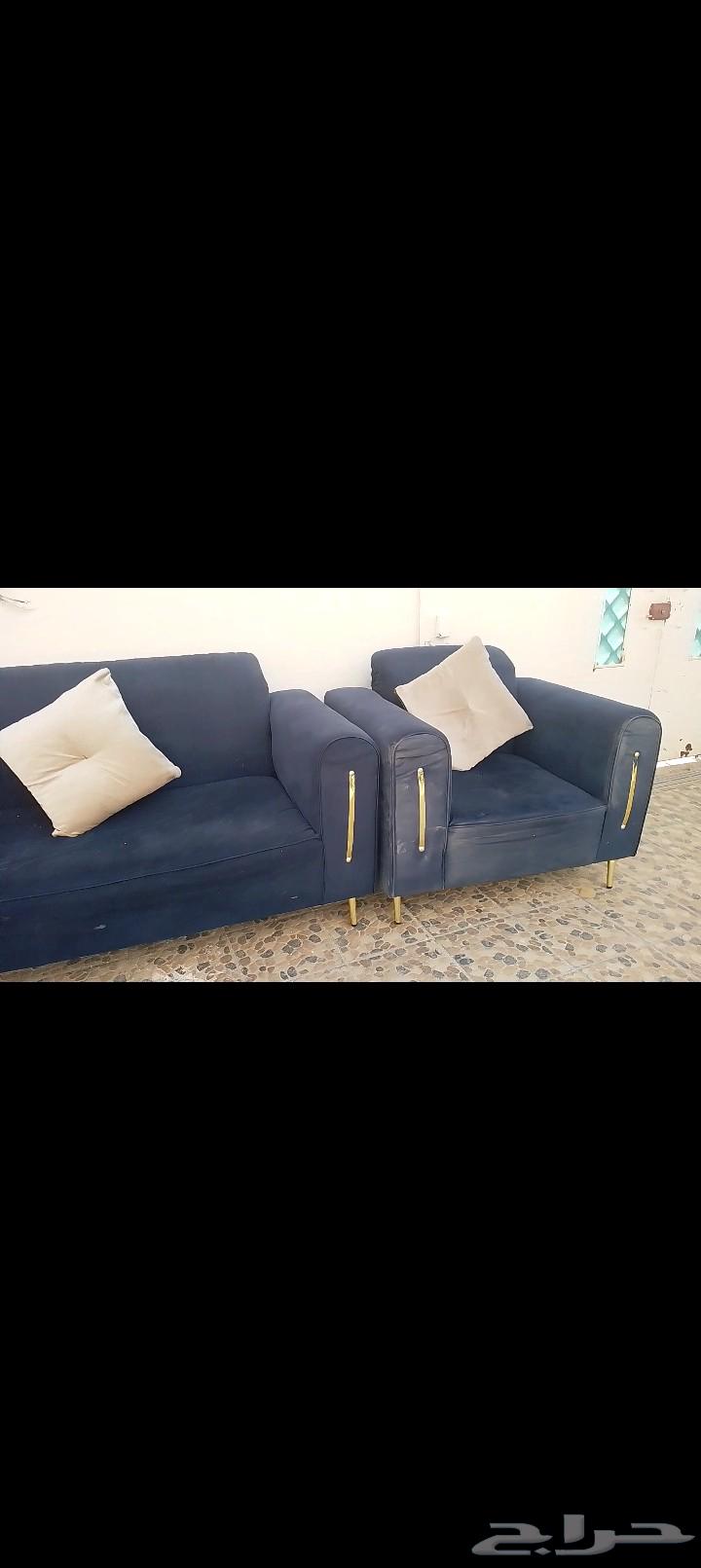 كراسي للبيع اربع كراسي لتواصل على الرقم64408371774082111