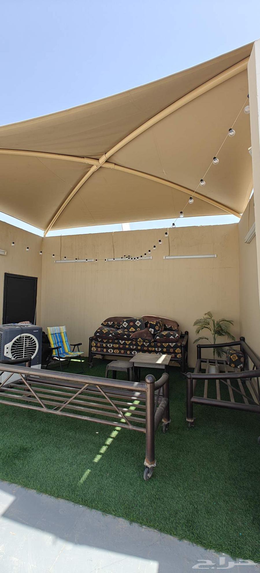 جلسة خارجية مع مظلة فابرك قماش ممتاز64410102059777110