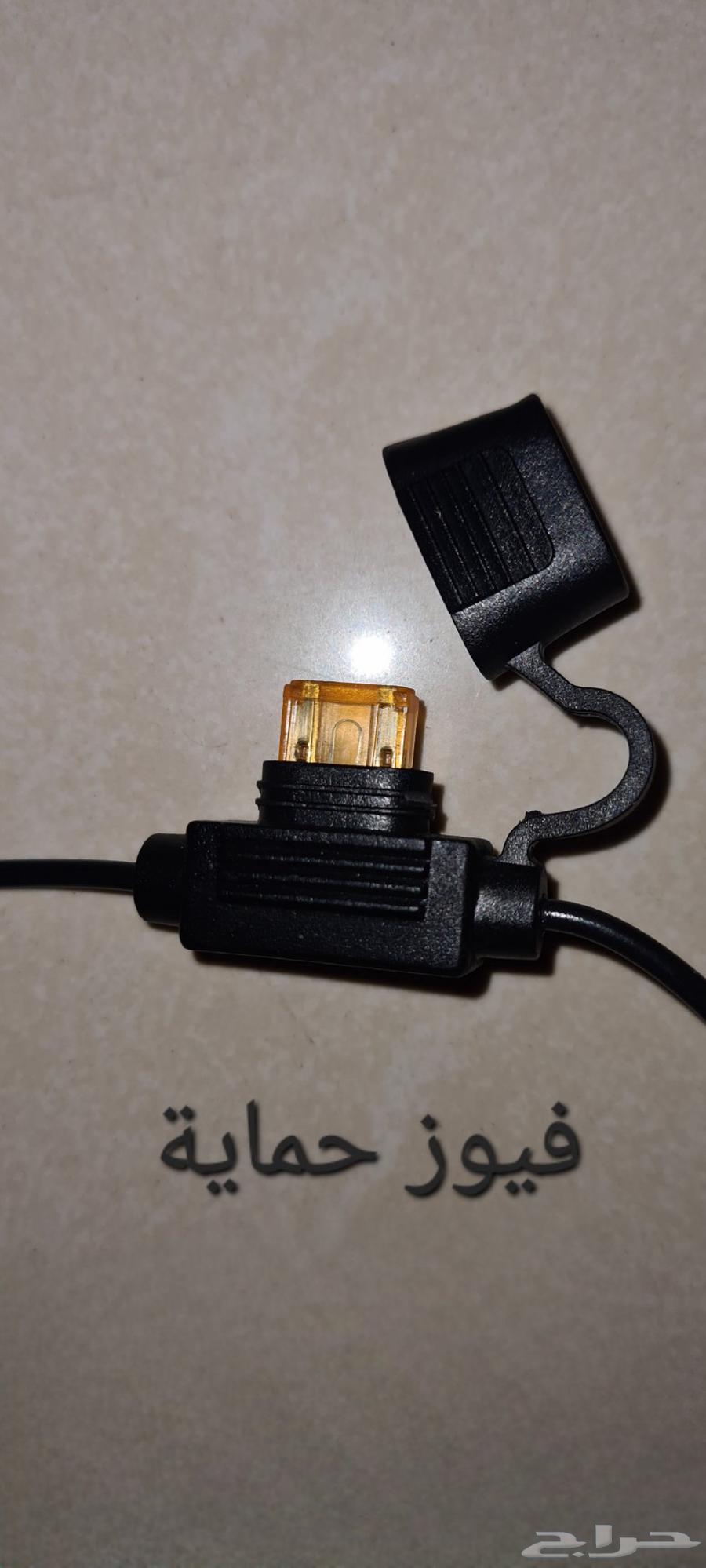 Engine compartment light for illuminating the car's surroundings64560346407681110