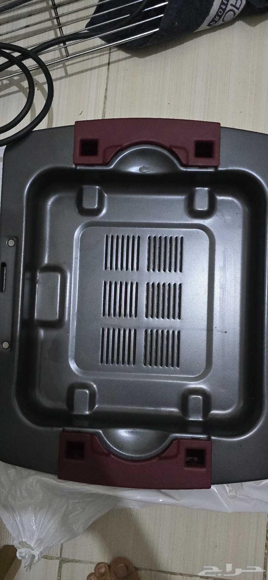 Sofa 100 SAR, mirrors 50 SAR, new TV stand 30 SAR64409685217155114