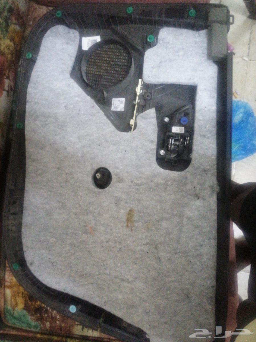 Clean left accent door decor with contents64563991969155113