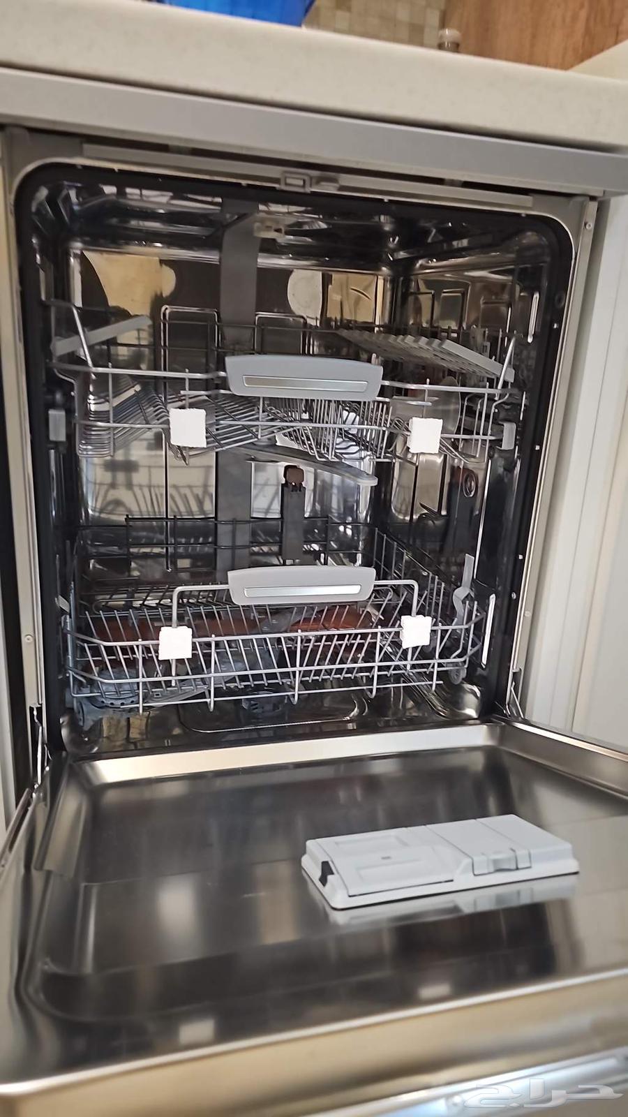 غسالة صحون . ارستون 9 برامج . جديده لم تستخدم ولم تشغل64549500237570110