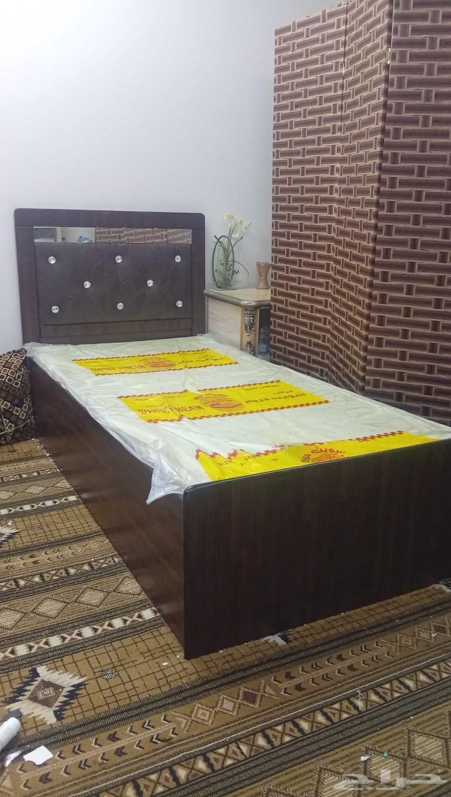 Bed with mattress64543789698307110