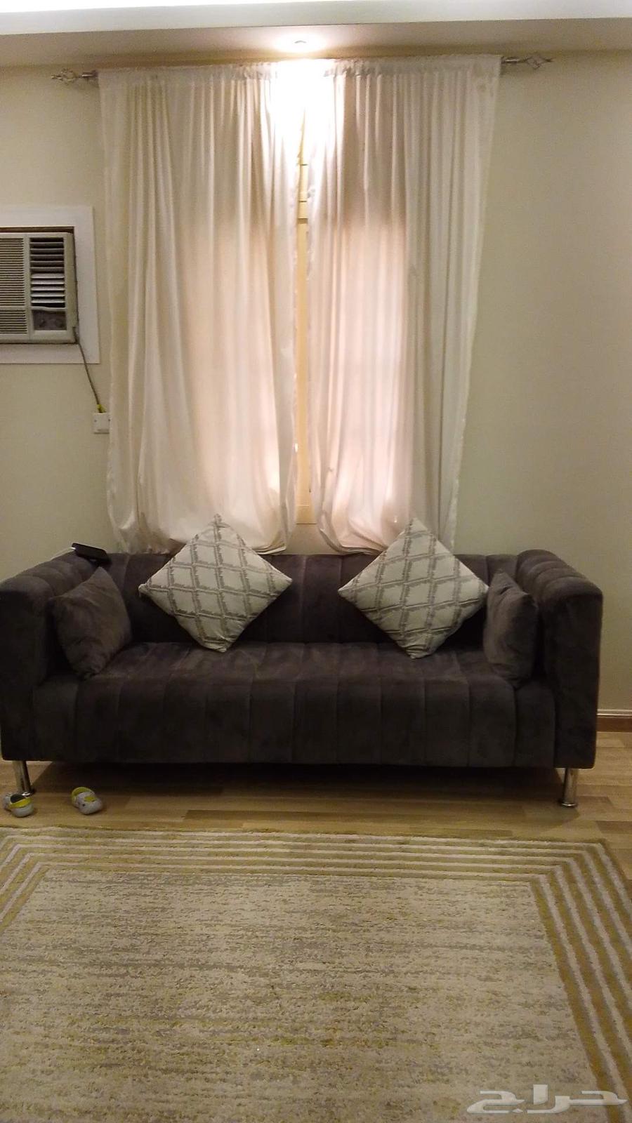 كنب رمادي مع الطولات والستاره نظيف جدا جدا64546440422531112