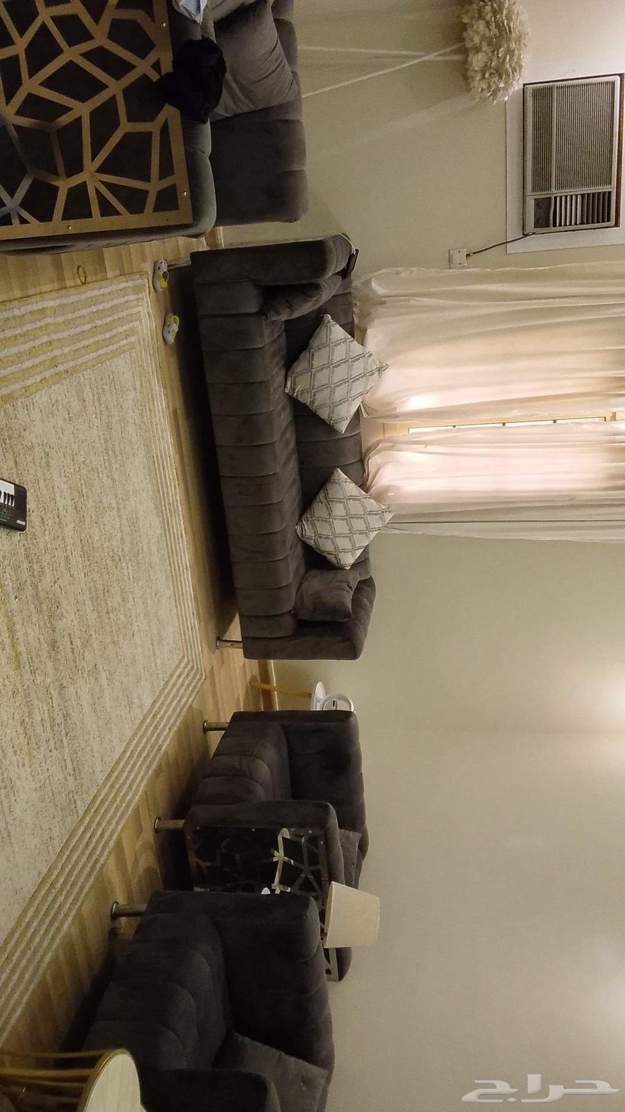 كنب رمادي مع الطولات والستاره نظيف جدا جدا64546440422531114