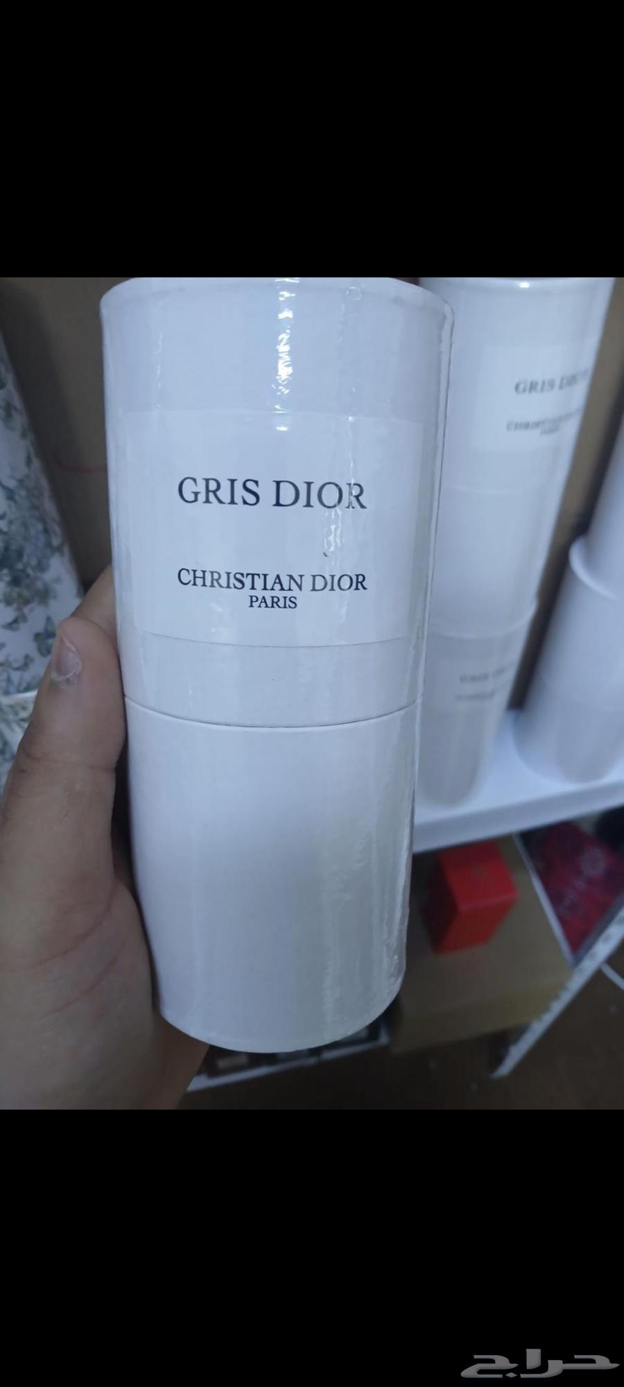 World-famous perfumes with the same original bottle and scent64544706154883112