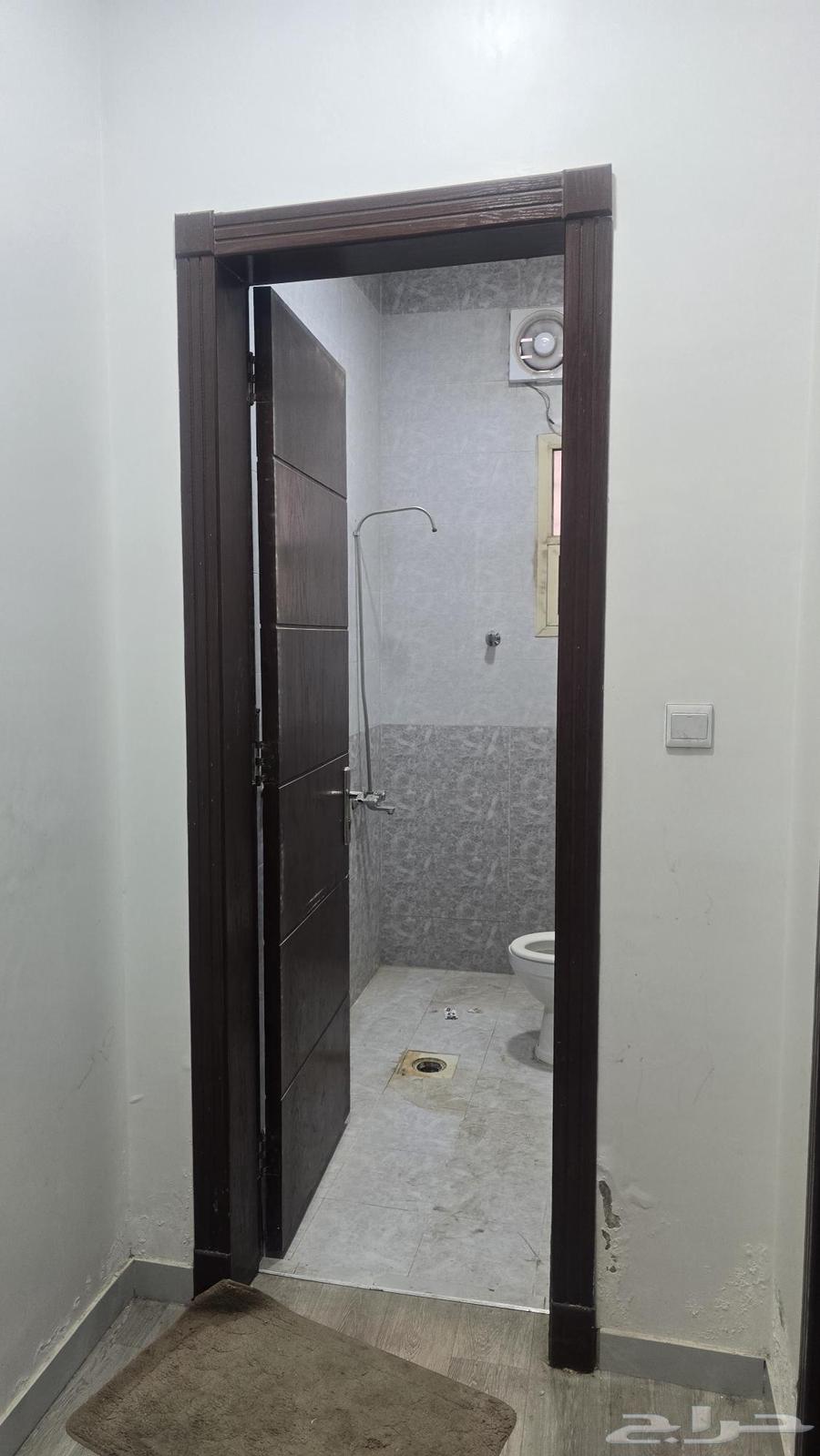 ابواب خشب معا الحلوق بحاله جيده 6 ابواب بيع مستعجل64548702930817110