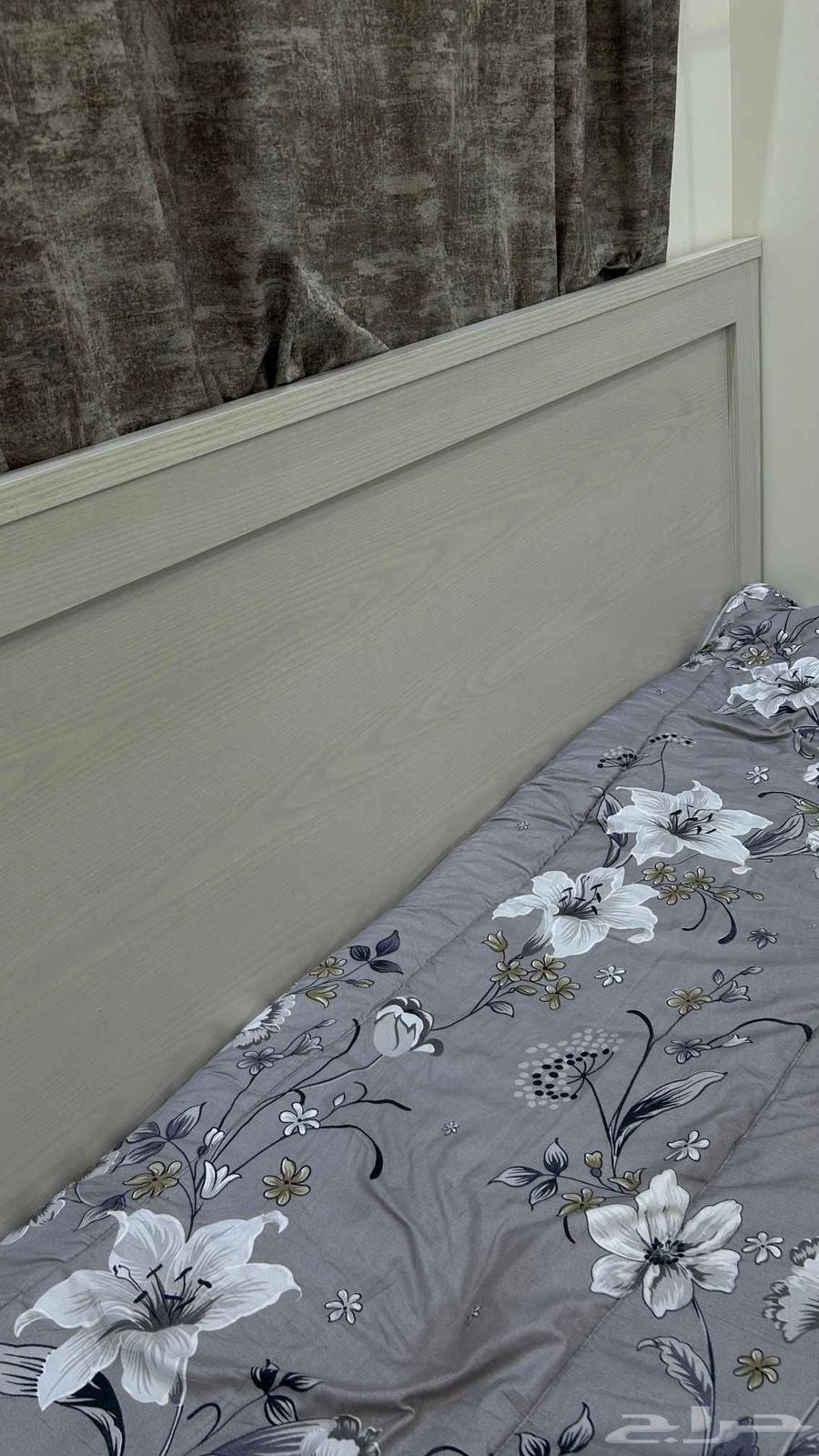 للبيع سرير نفرين مع الطراحه الماركة هوم سنتر64549205772163111